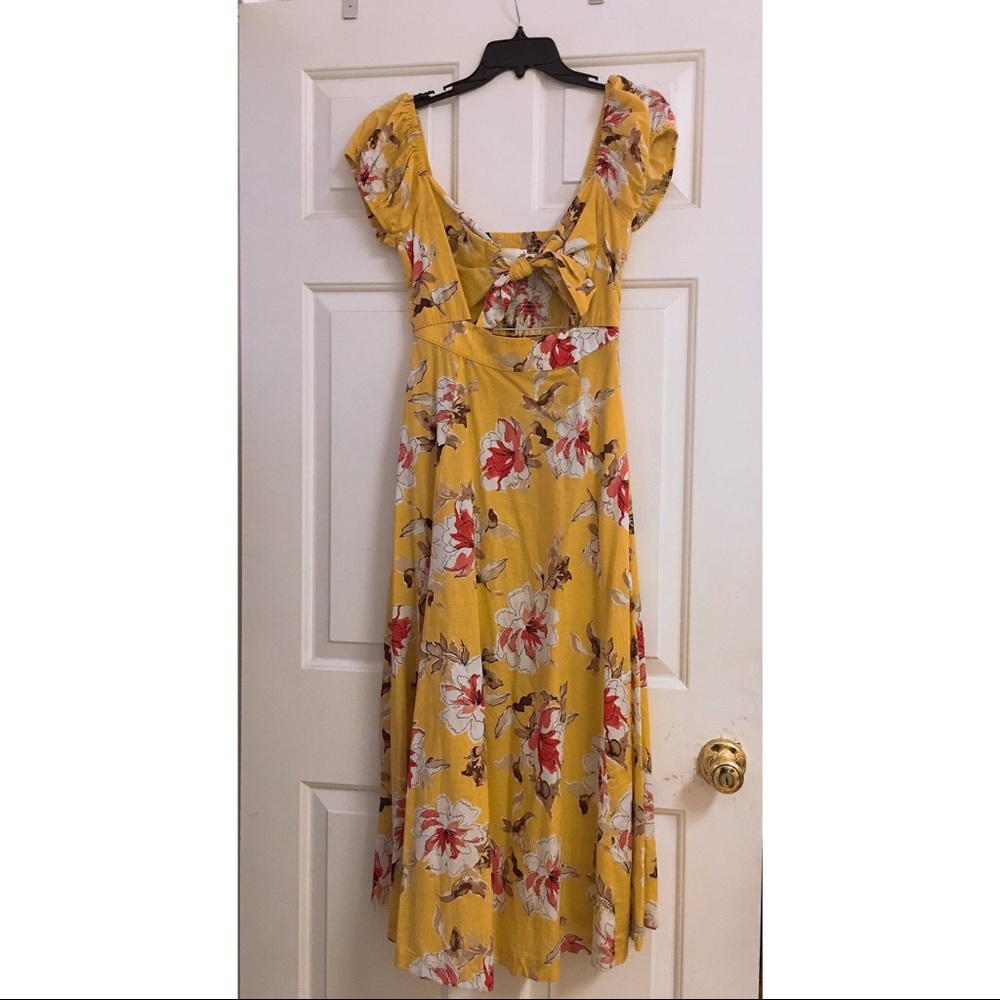 🆕✨ The Room Mustard Floral Midi Dress